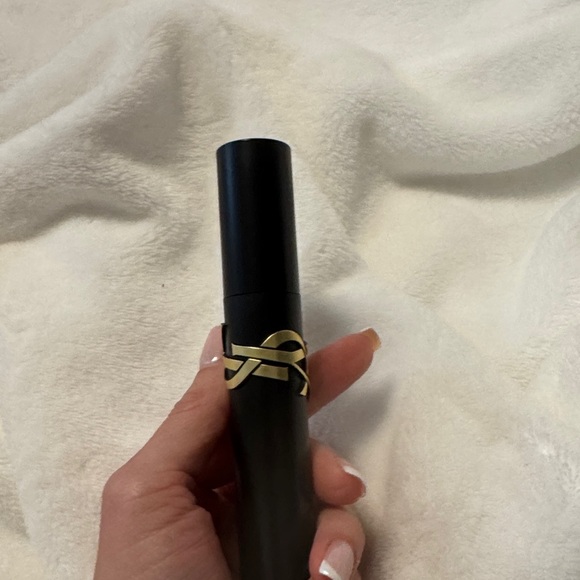 Yves Saint Laurent Luxurious Black and Gold Mascara - Picture 4 of 5